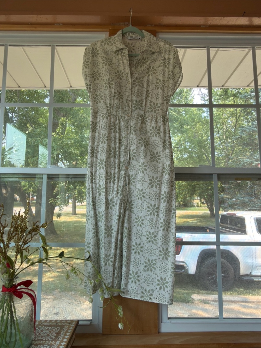 Final sale ✨ Zara White & Green Floral Midi Dress - Versatile & Stylish (Size M)